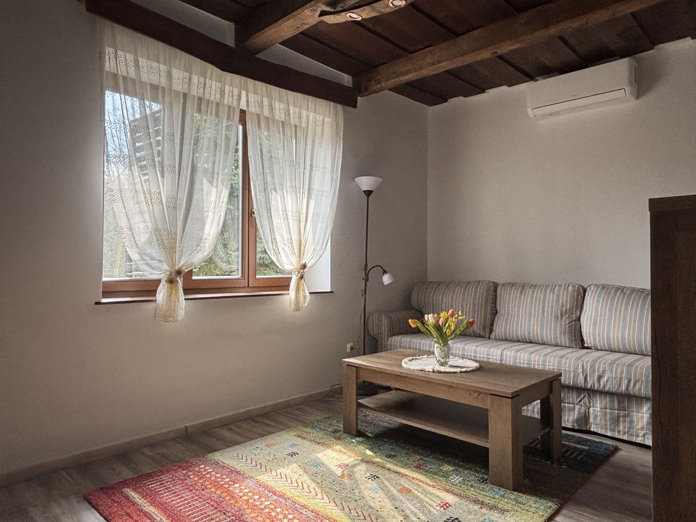 Nappali kanapéval